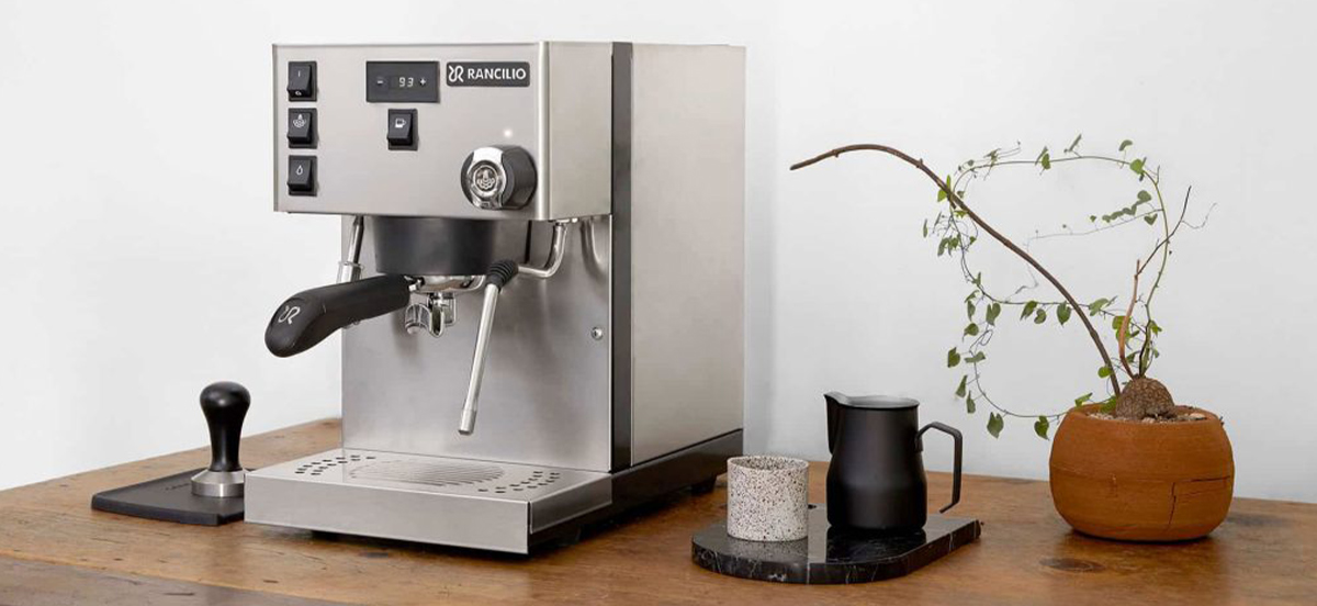 How to switch on/off the Rancilio Silvia?